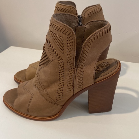 Vince Camuto side zip heel size 11 - Picture 3 of 8